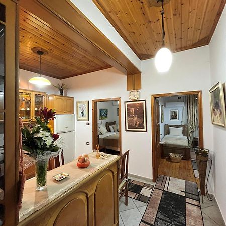 Gjirokastër Andria'S Apartment מראה חיצוני תמונה