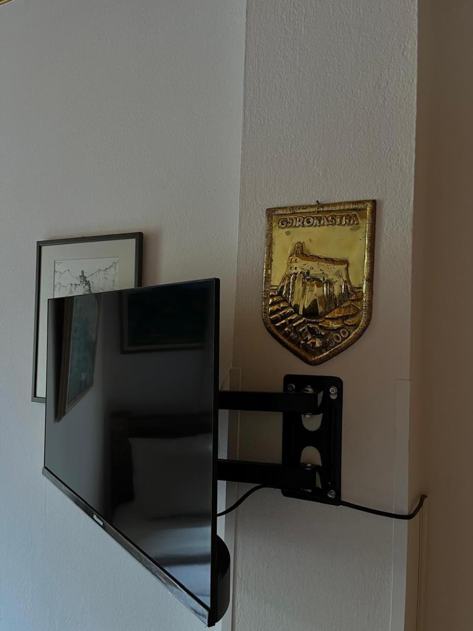 Gjirokastër Andria'S Apartment מראה חיצוני תמונה